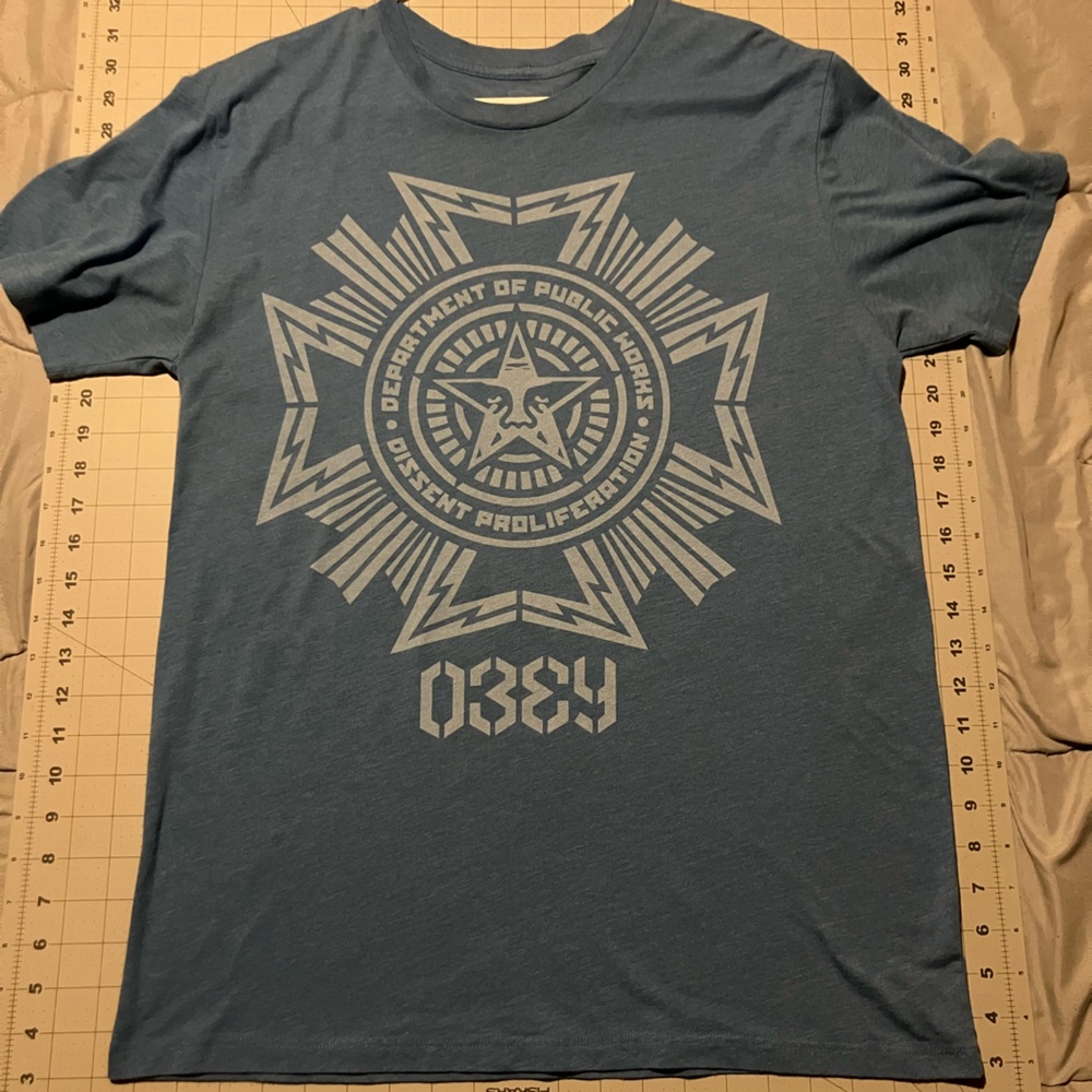 Obey Dissent graphic tee Crew neck